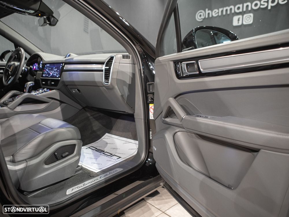 Porsche Cayenne E-Hybrid Platinum Edition - 38