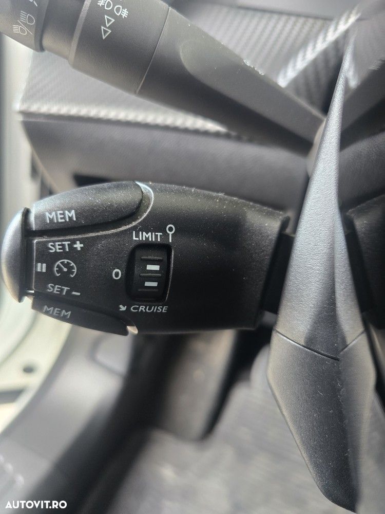 Peugeot 2008 1.5 BlueHDI FAP Active - 32