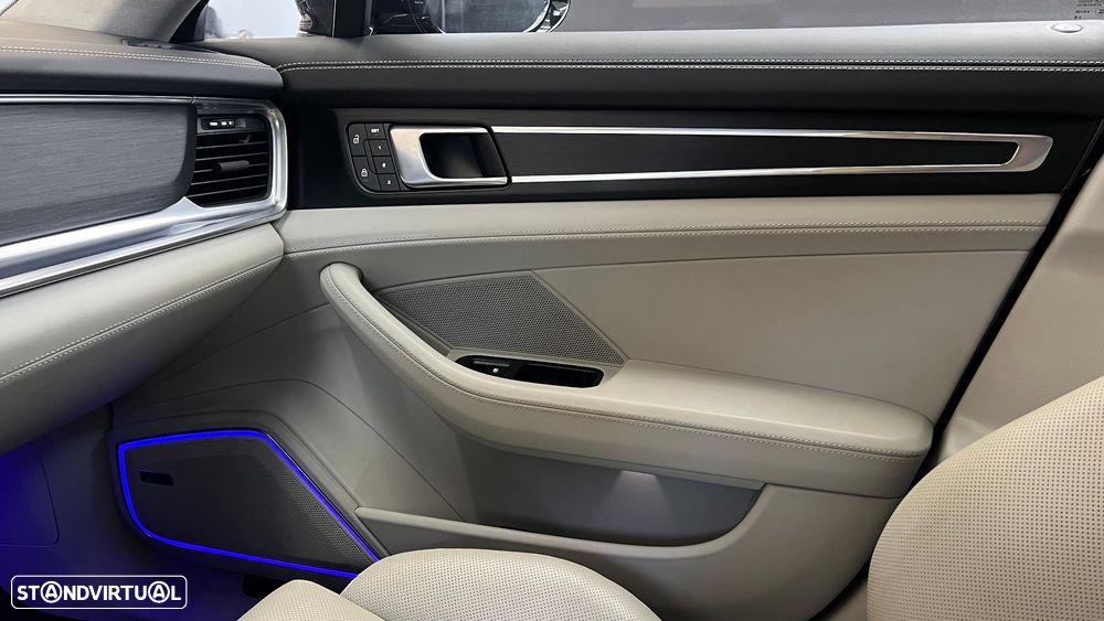 Porsche Panamera 4 E-Hybrid Platinum Edition - 24