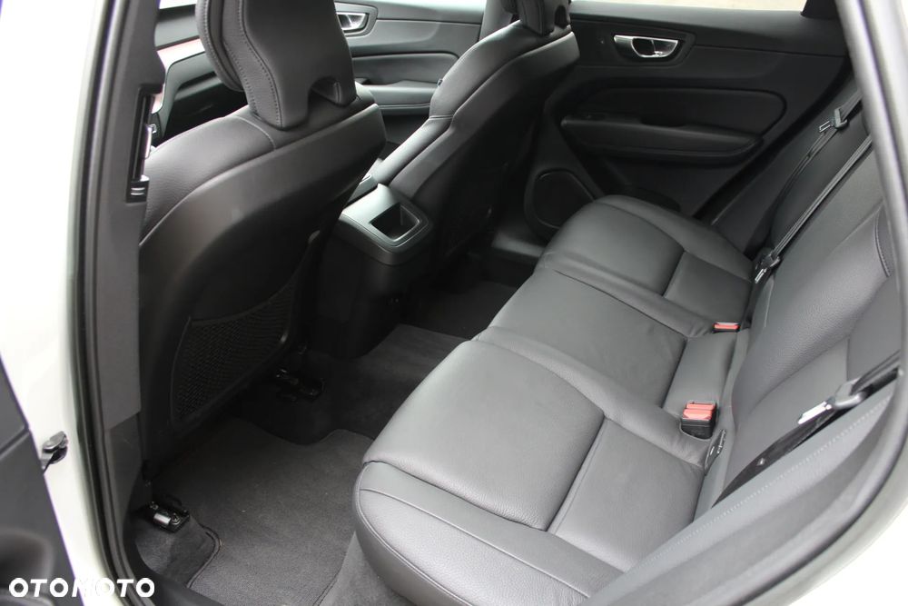 Volvo XC 60 B5 B AWD Geartronic RDesign - 26