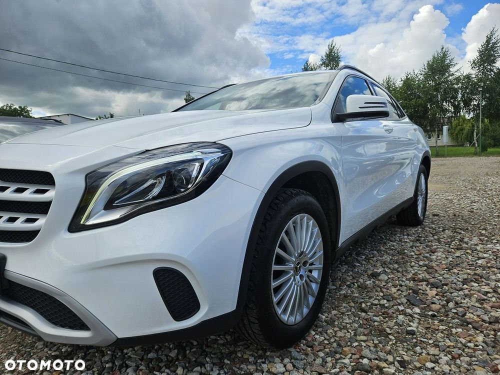 Mercedes-Benz GLA - 33