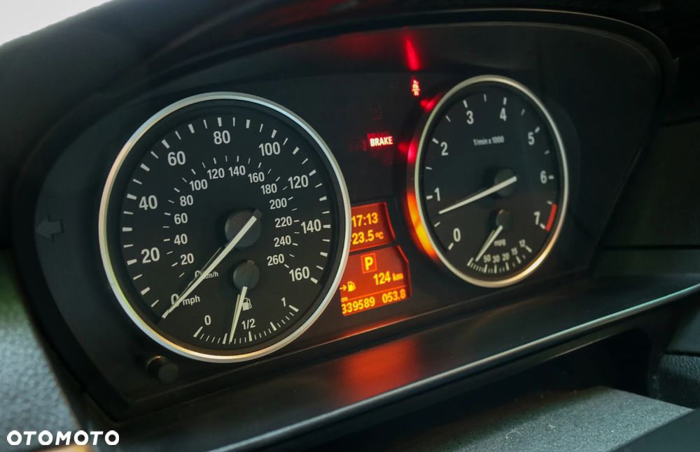 BMW Seria 5 550i - 13