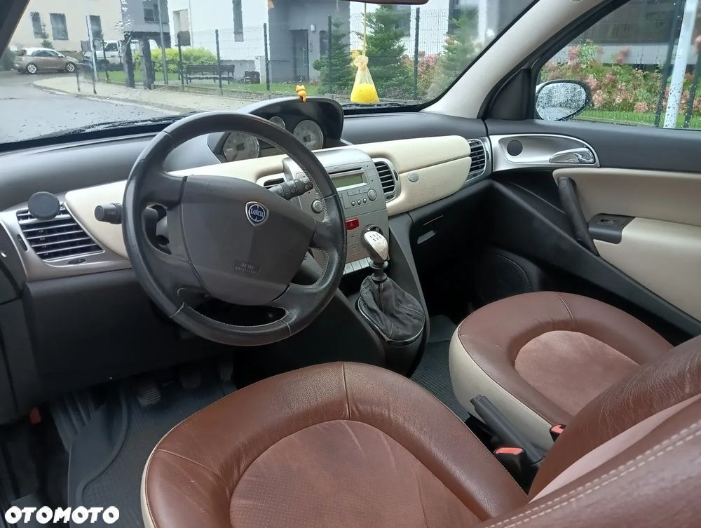 Lancia Ypsilon 1.4 8V Platino (4 os.) - 17