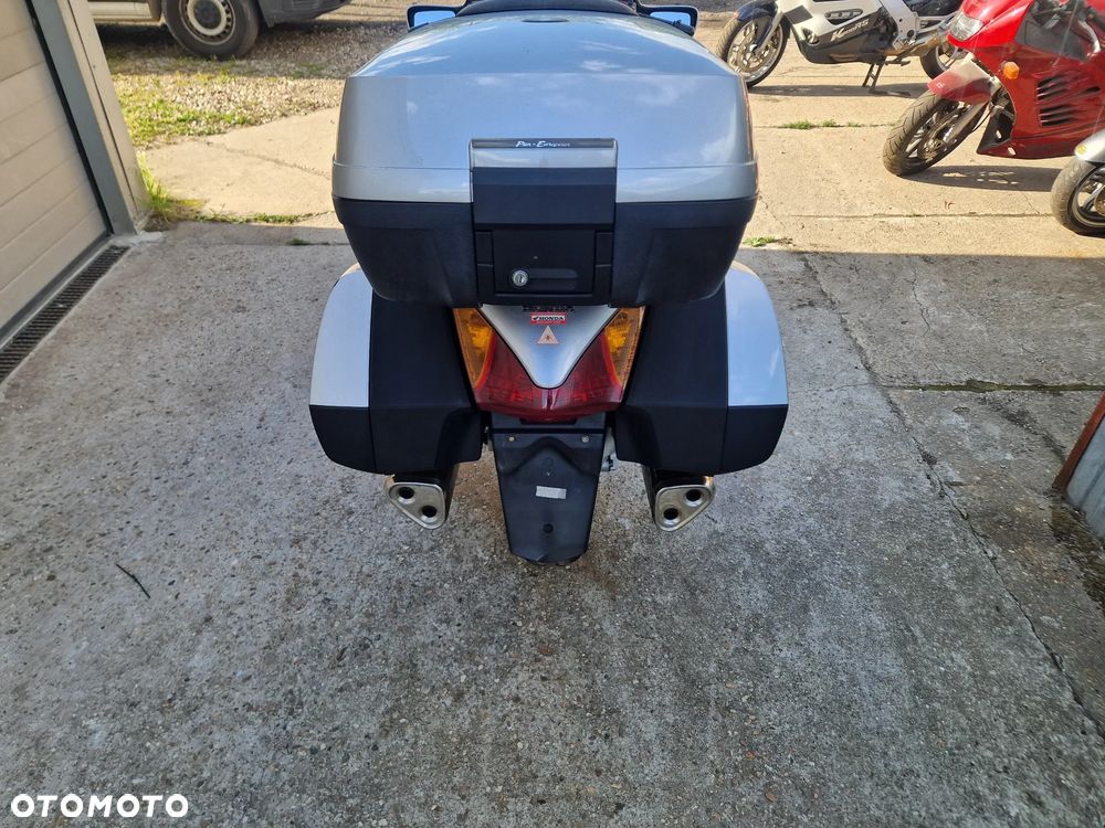Honda ST - 8