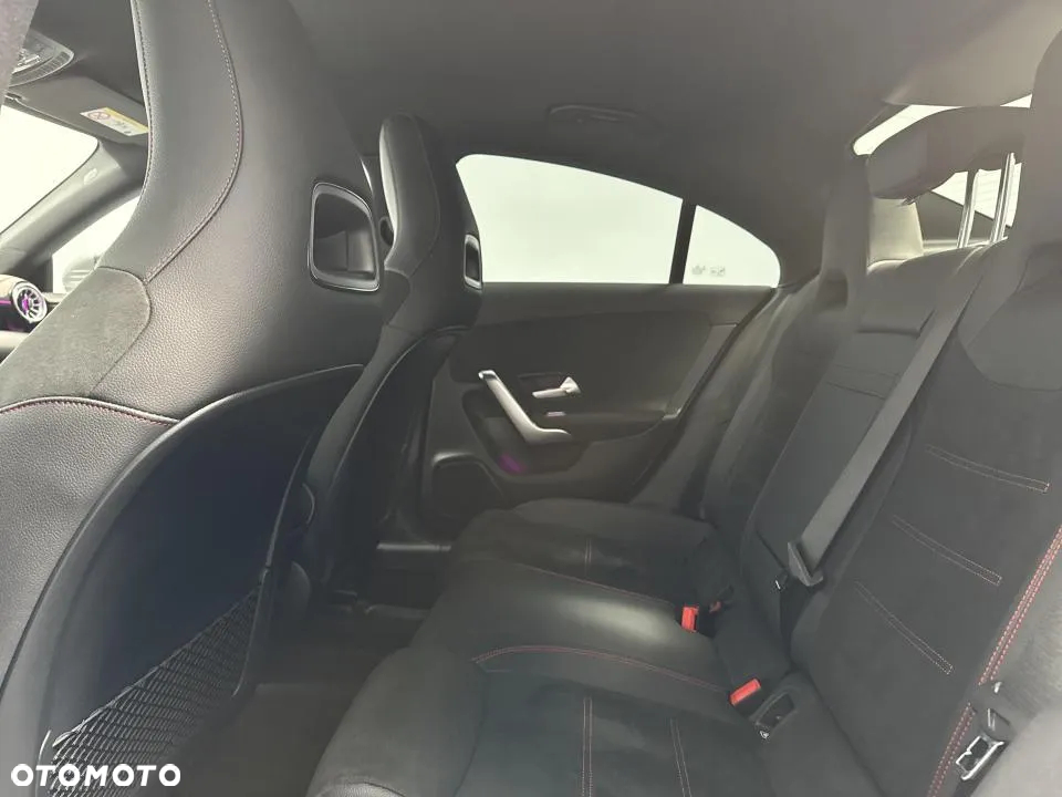 Mercedes-Benz CLA 180 AMG Line 7G-DCT - 20