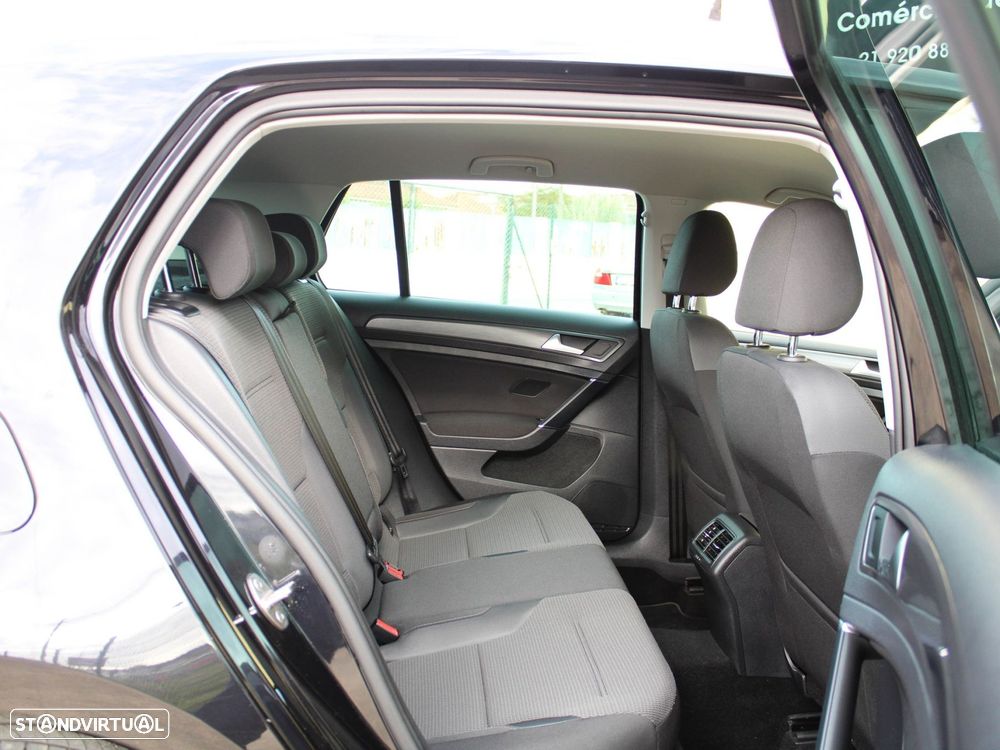 VW Golf 1.0 TSI Confortline DSG - 42