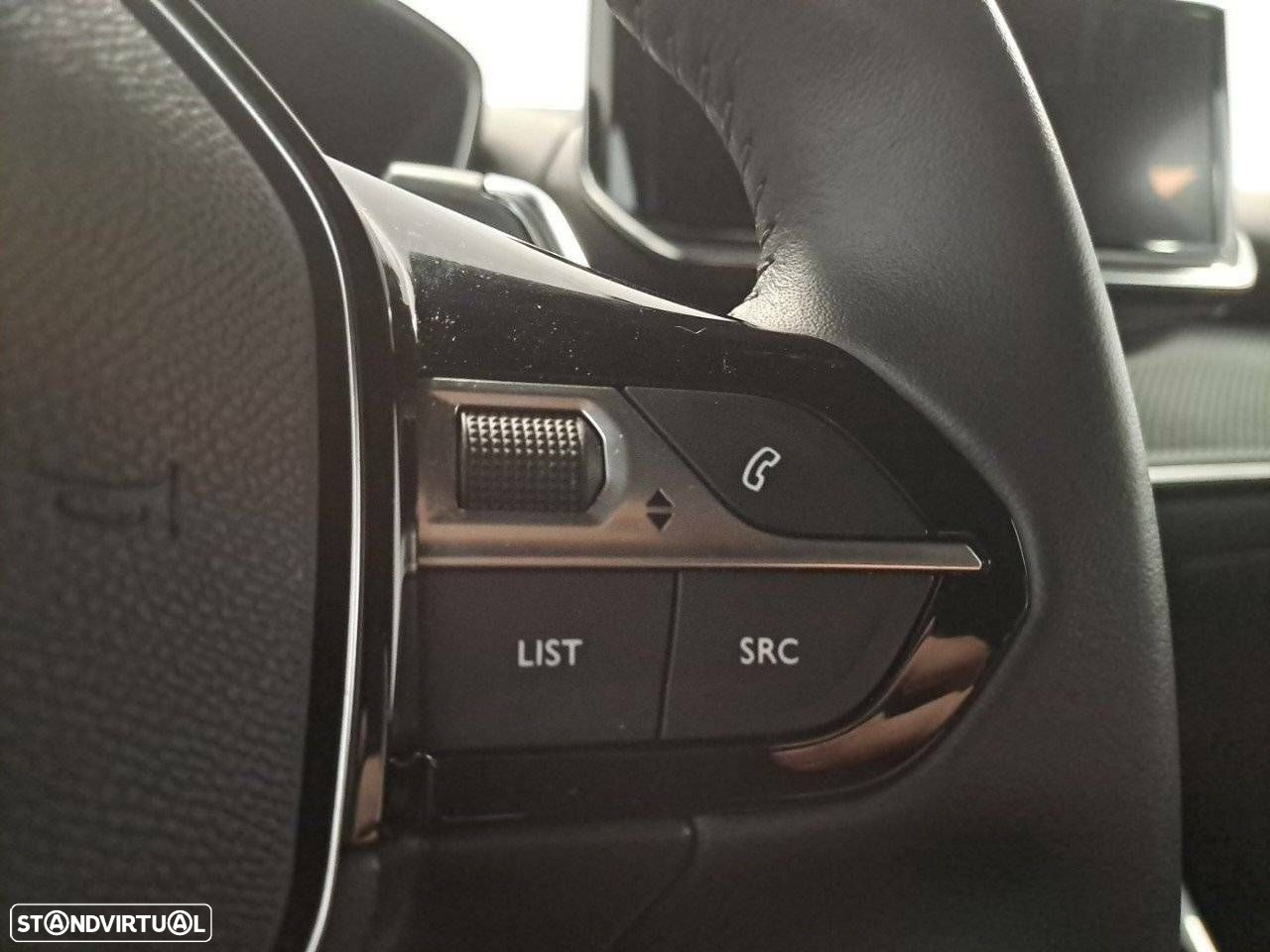 Peugeot 2008 1.2 PureTech Allure EAT8 - 17
