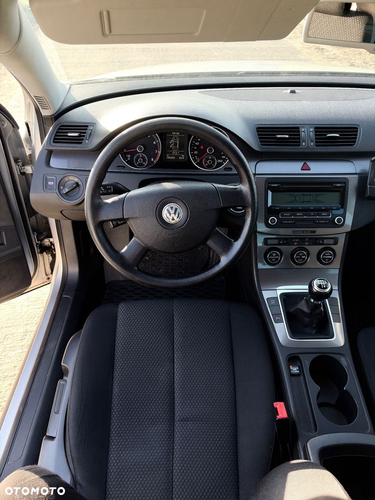 Volkswagen Passat 1.6 Comfortline - 15