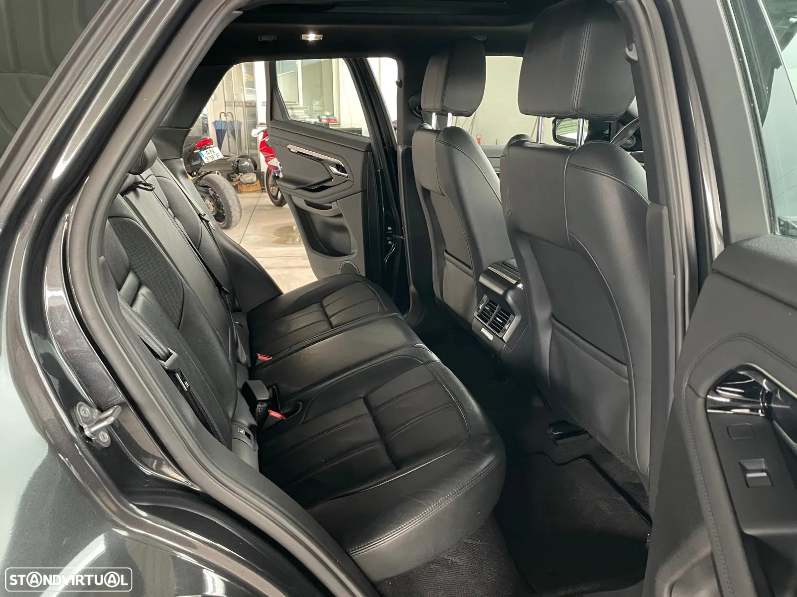 Land Rover Range Rover Evoque 1.5 P300e AWD R-Dynamic SE Auto - 47
