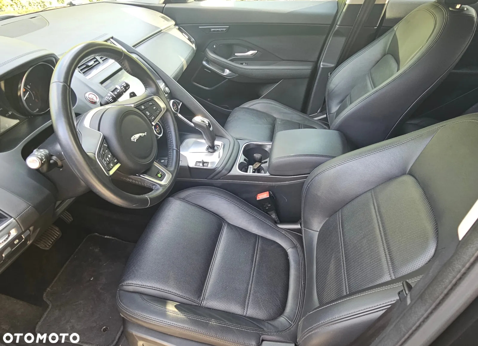 Jaguar E-Pace P250 AWD - 11