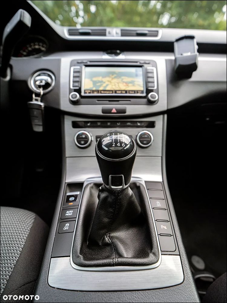 Volkswagen Passat - 30