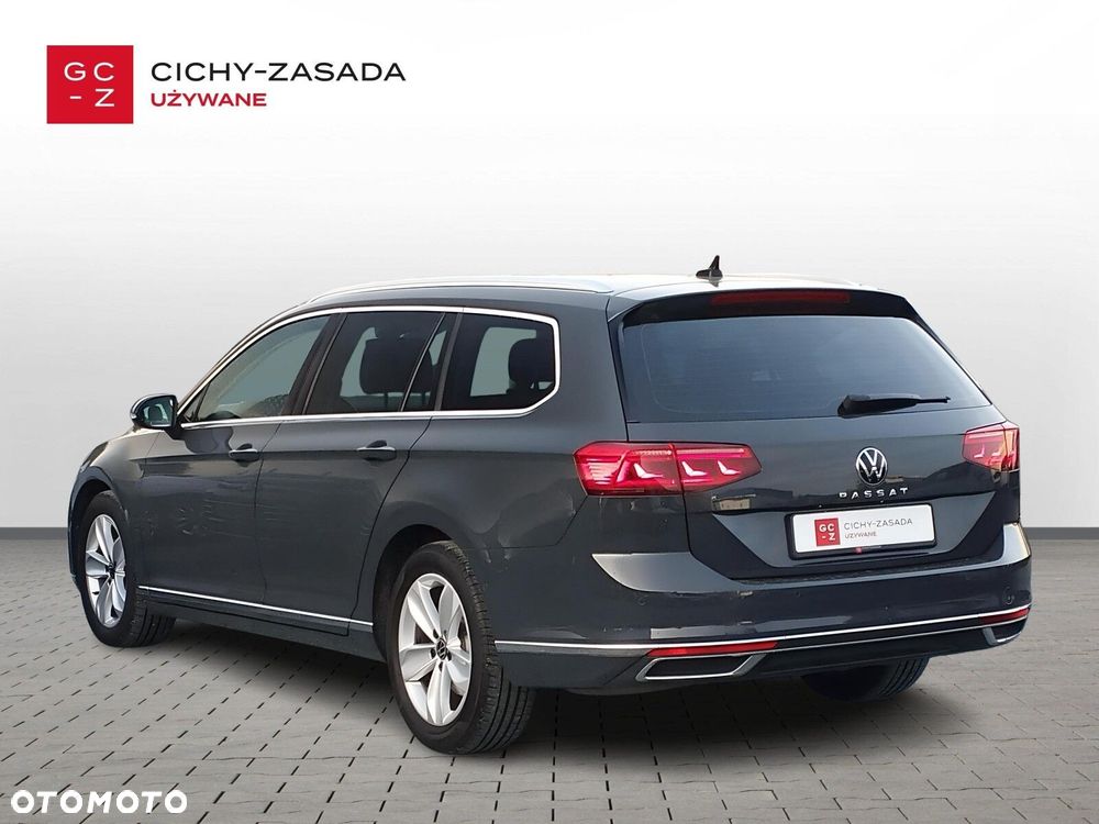 Volkswagen Passat Variant 2.0 TDI Elegance DSG - 3