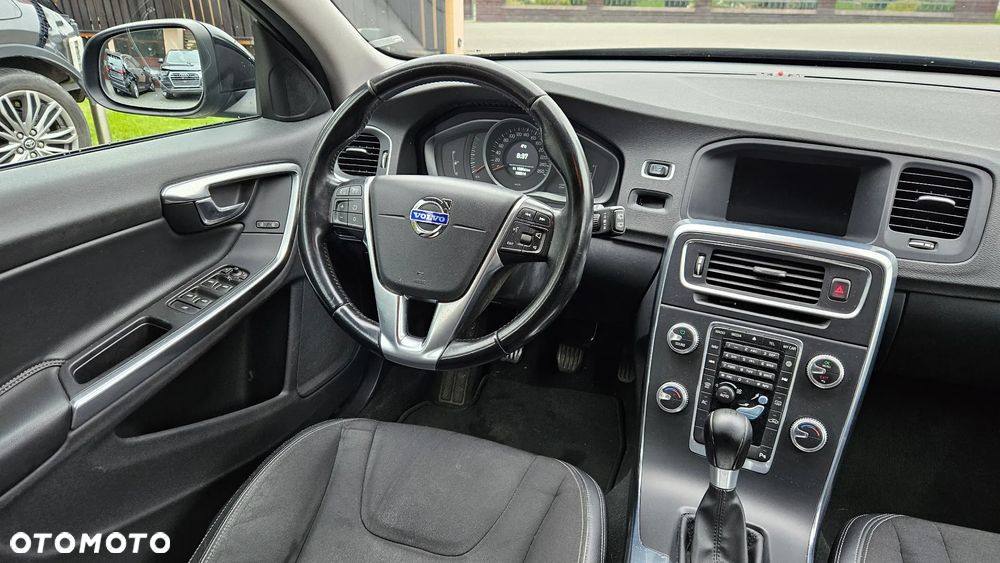 Volvo V60 D2 Momentum - 16