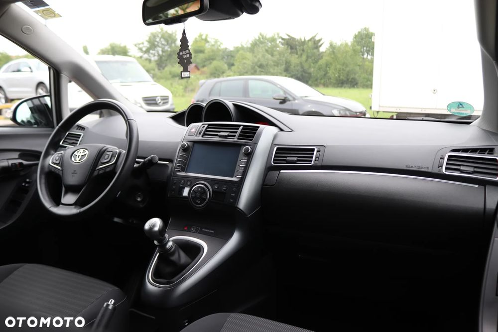 Toyota Verso 1.8 Premium 7os - 24