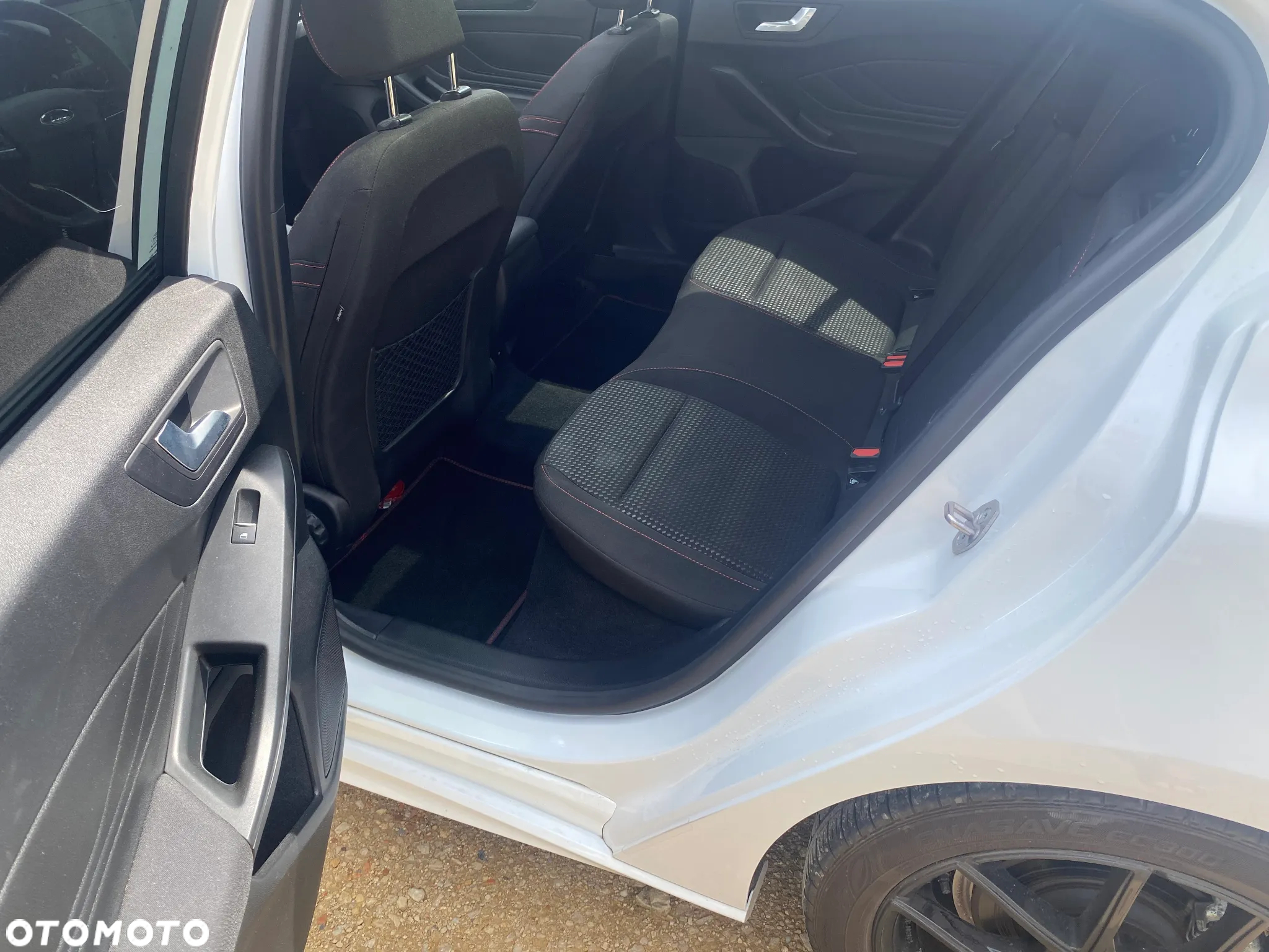 Ford Focus Turnier 1.5 EcoBlue Start-Stopp-System ST-LINE X - 10