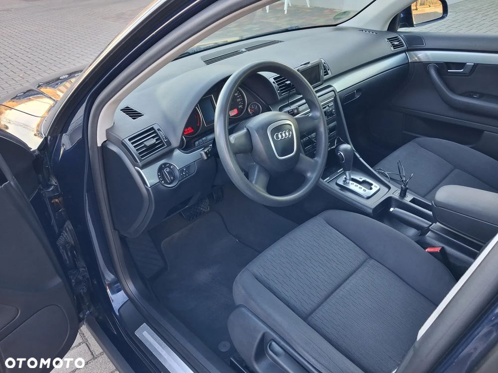 Audi A4 Limousine - 12