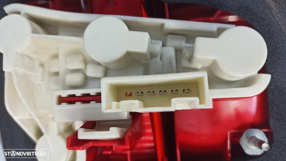 FAROLIM TRASEIRO DIREITO BMW SERIE 3 BERLINA (E90) 318D - 2