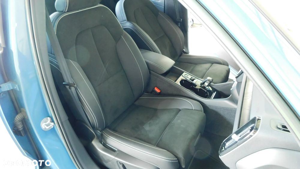 Volvo XC 40 T5 Plug-In Hybrid R-Design - 16