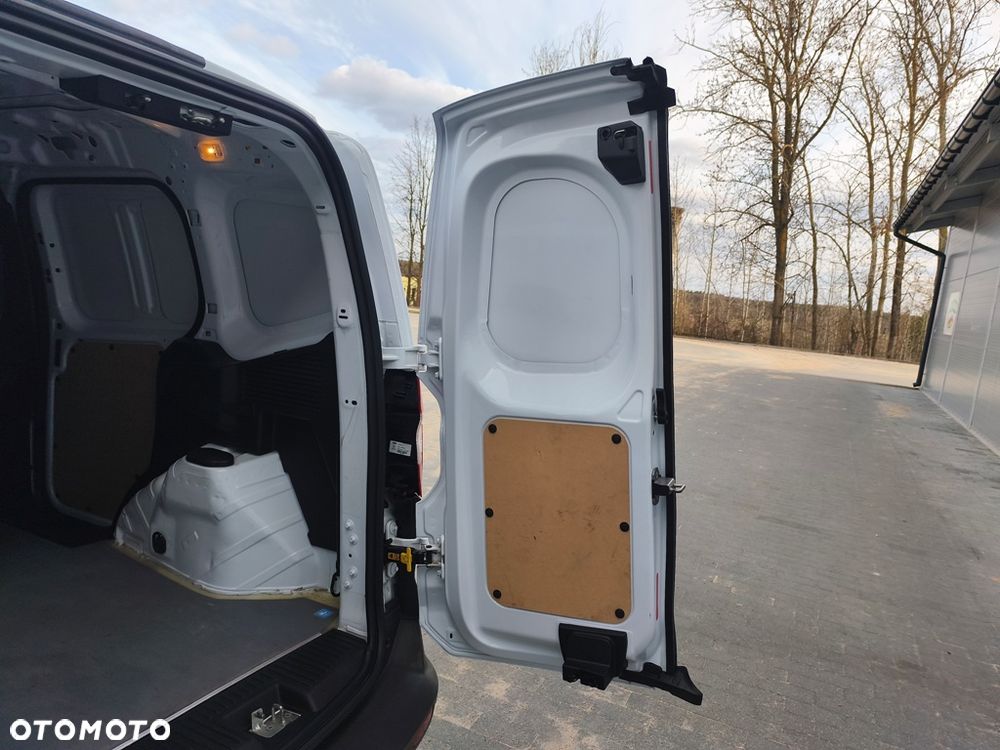 Ford Transit Courier - 16