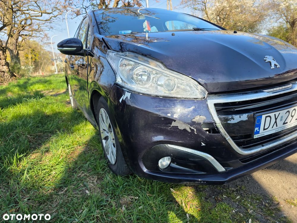 Peugeot 208 - 8
