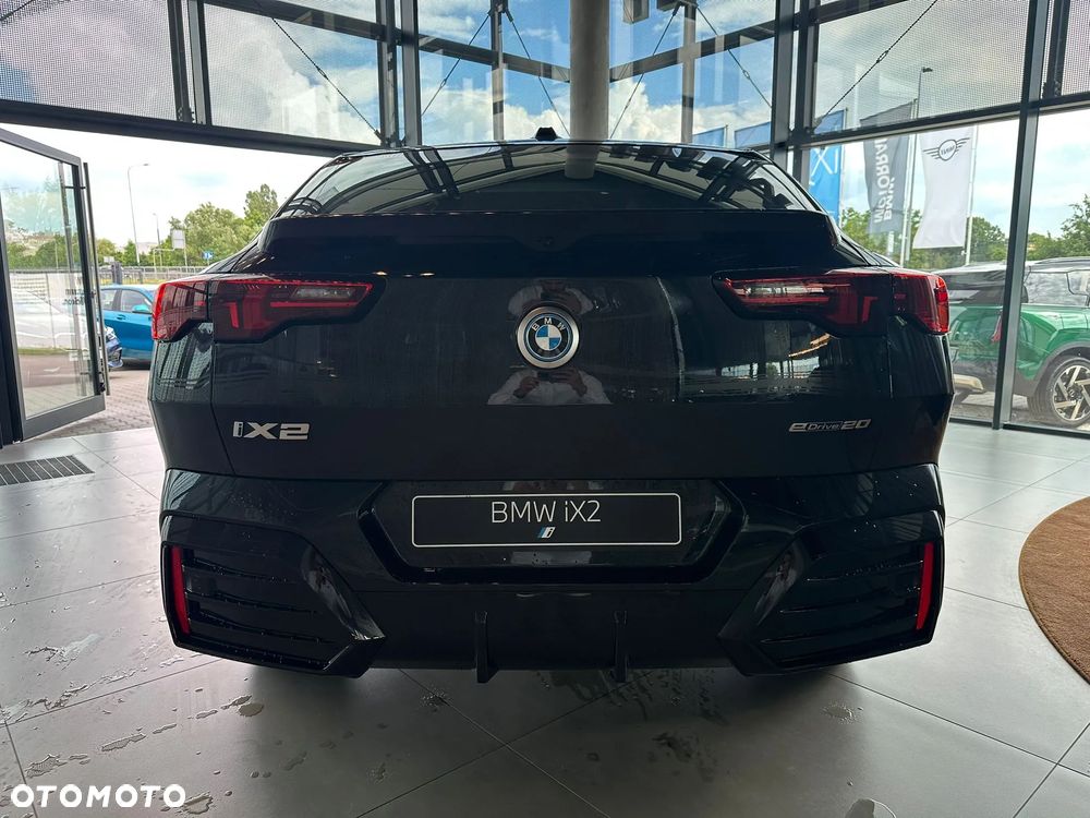 BMW iX2 eDrive20 66.5kWh M Sport Edition - 6