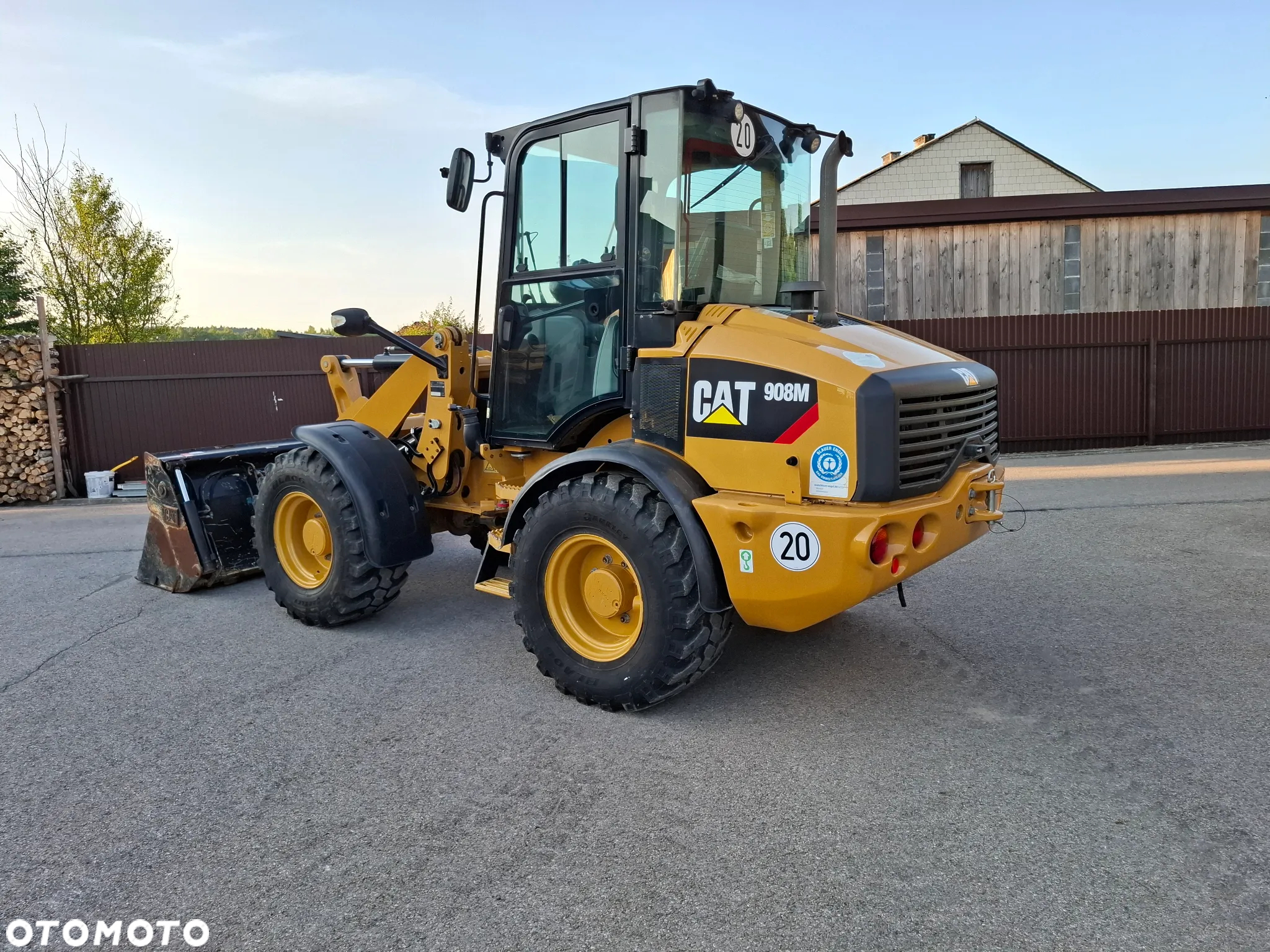 Caterpillar CAT 908 M - 4