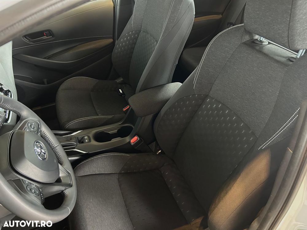 Toyota Corolla - 13