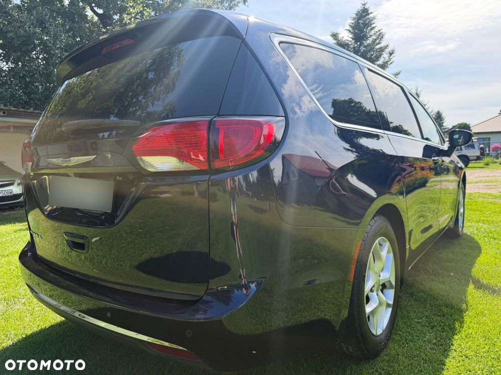 Chrysler Pacifica - 11