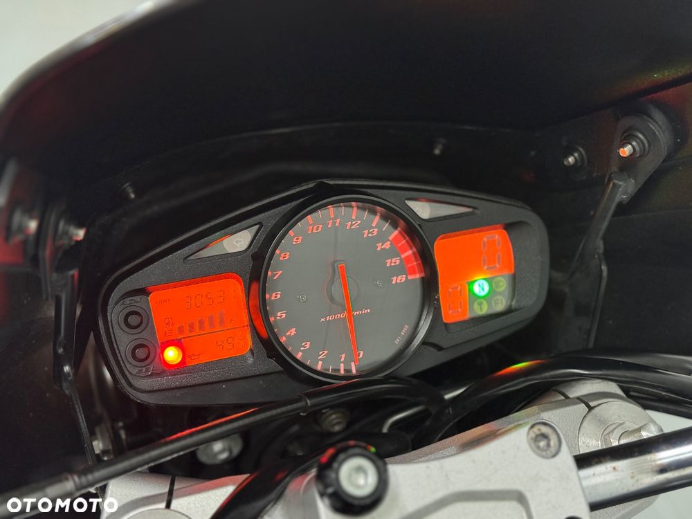 Suzuki GSR - 20