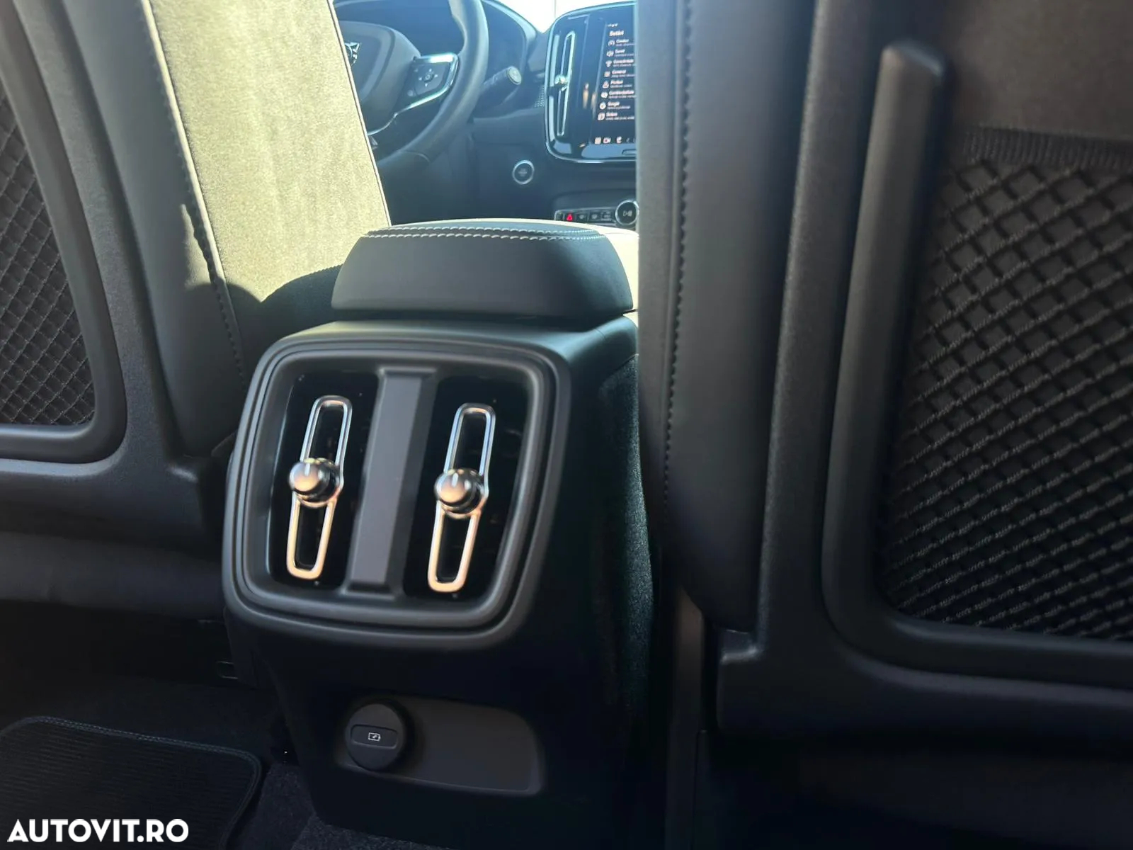 Volvo XC 40 B3 AT FWD MHEV Plus Dark - 14