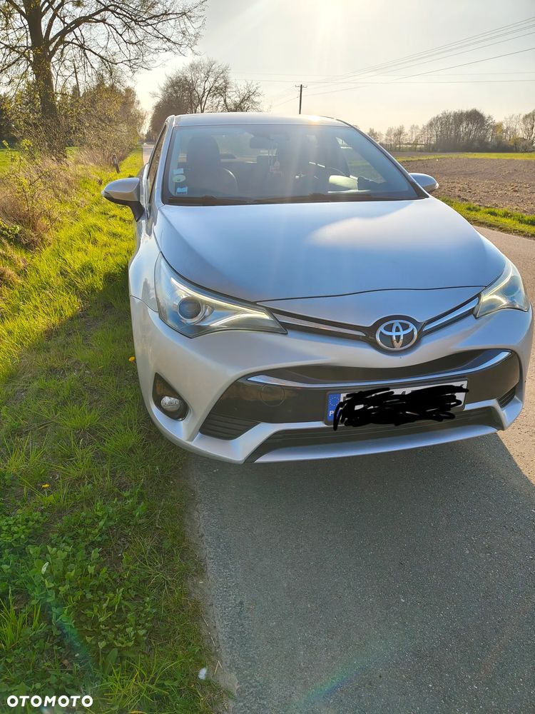 Toyota Avensis 2.0 D-4D Prestige - 2