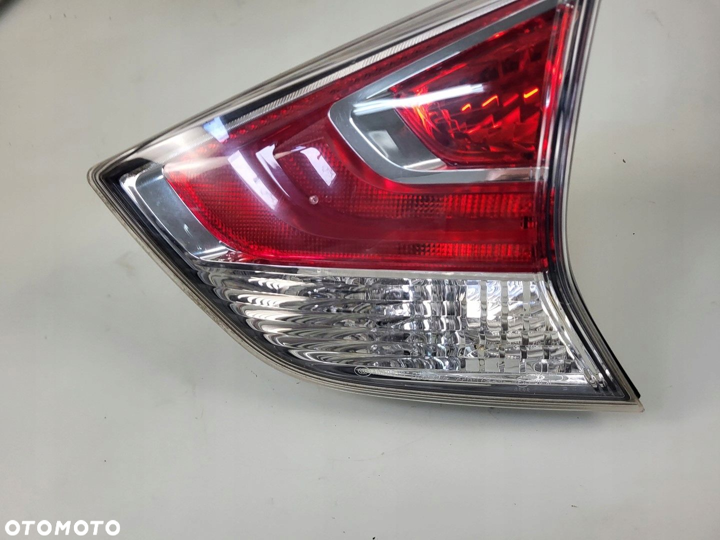 NISSAN X-TRAIL T32 LAMPA W KLAPĘ BAGAŻNIKA PRAWA PRAWY TYŁ - 2