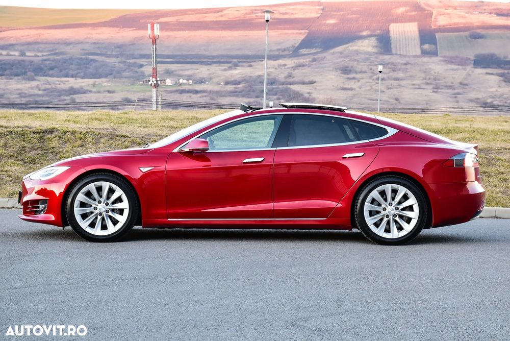 Tesla Model S - 4