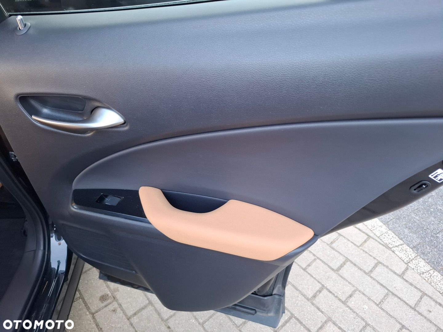 Lexus UX - 25
