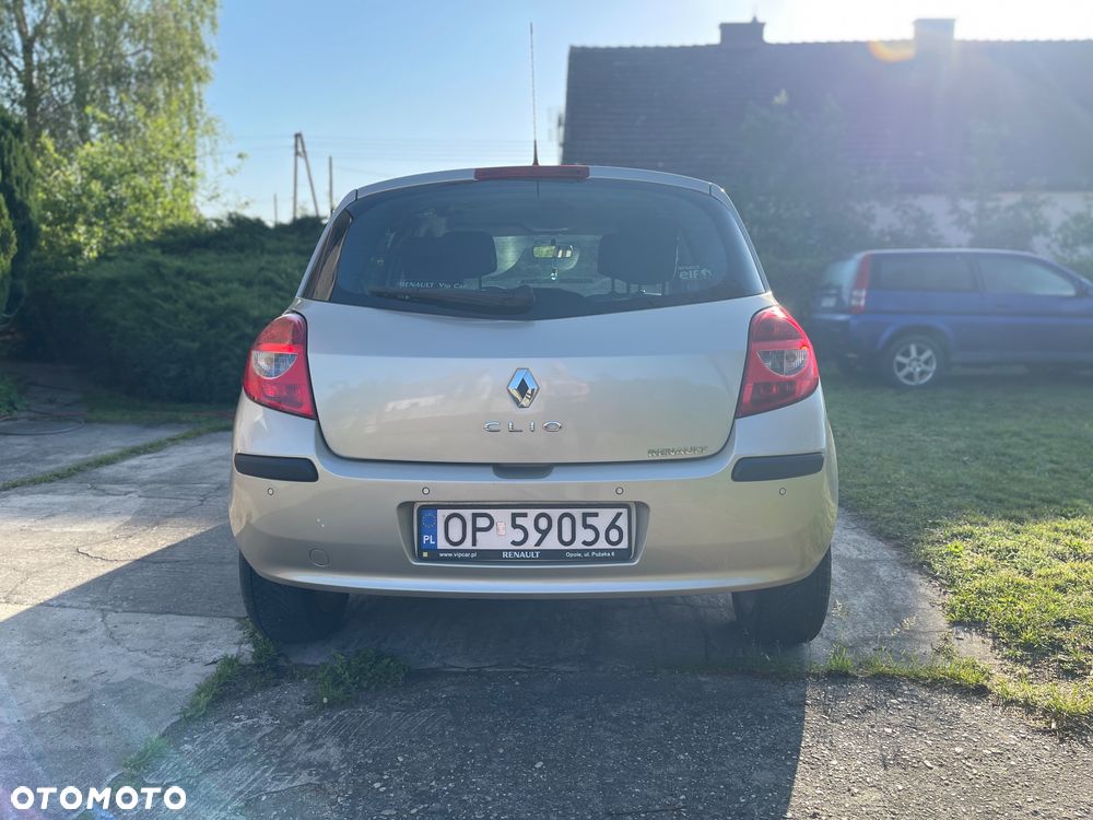 Renault Clio 1.2 16V Authentique - 4