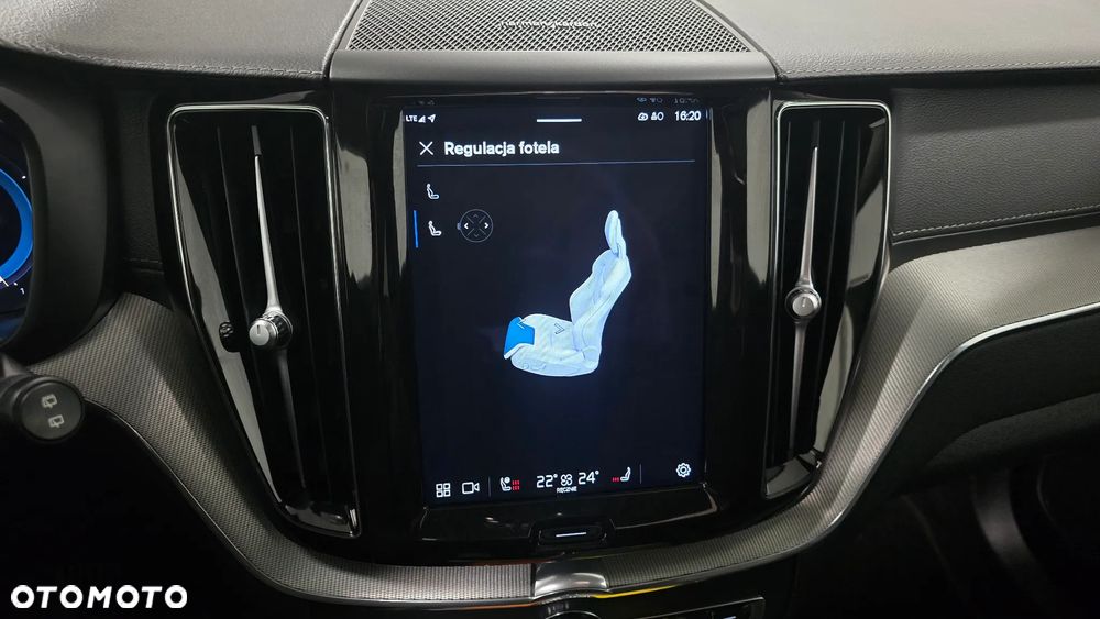 Volvo XC 60 B5 D AWD Ultimate Dark - 35