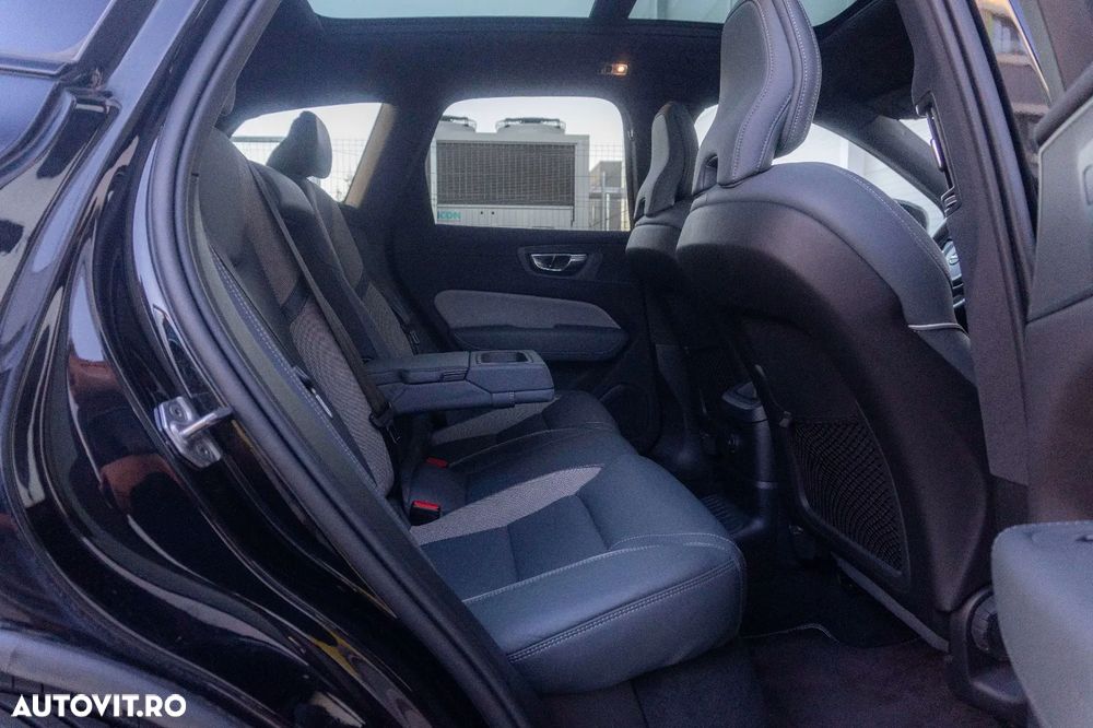 Volvo XC 60 Recharge T6 Twin Engine eAWD R-Design Expression - 32