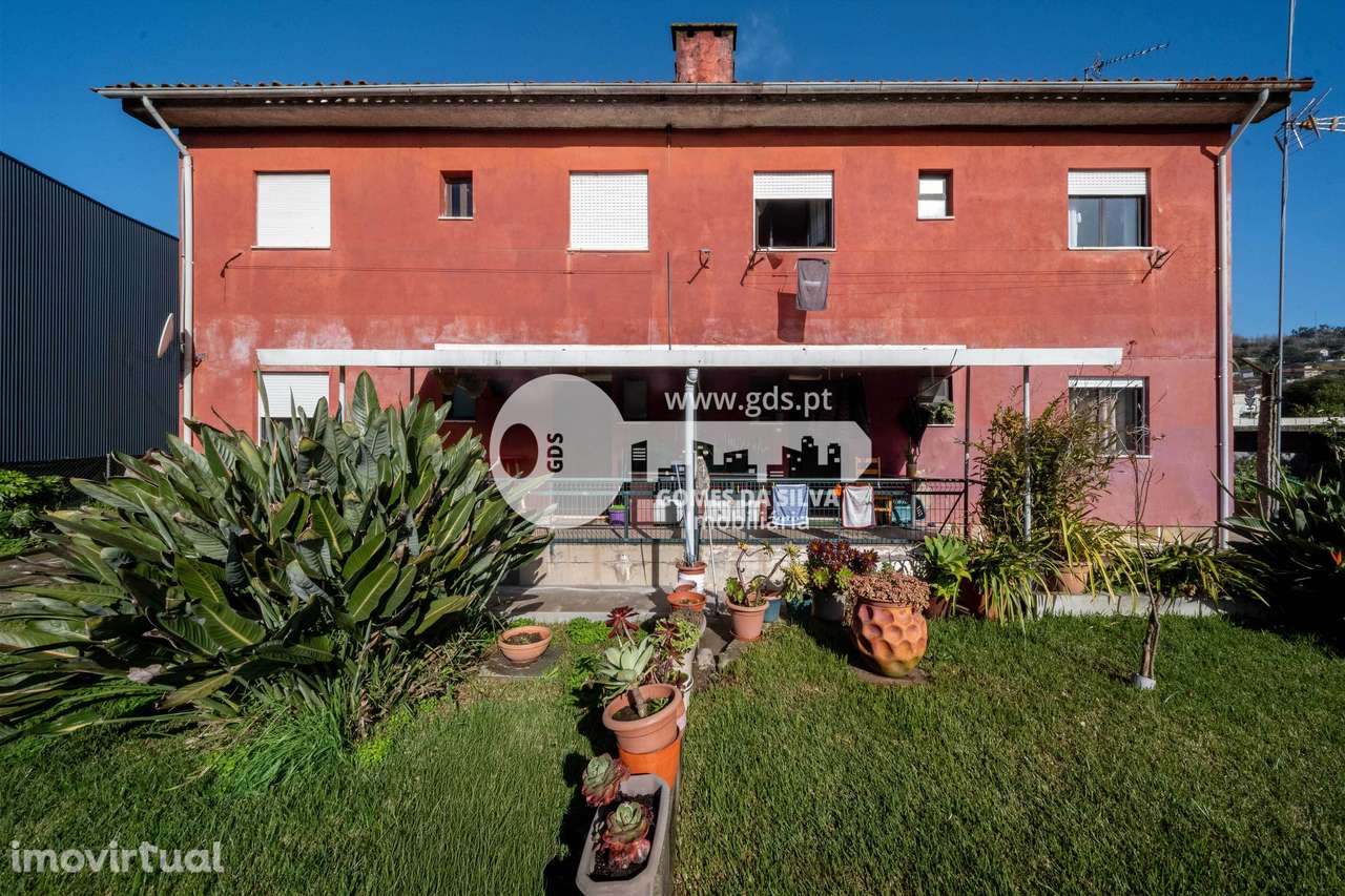 Prédio / Moradia com quatro habitações em Sequeira, Braga - Grande imagem: 5/15