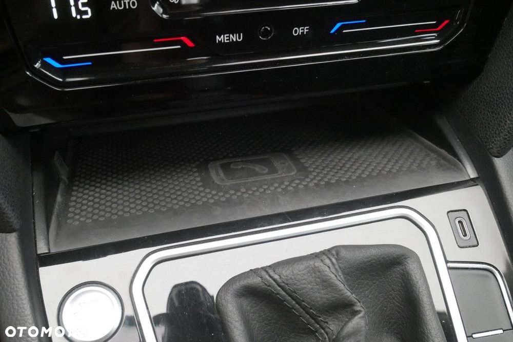 Volkswagen Passat Variant 2.0 TSI Business DSG - 22