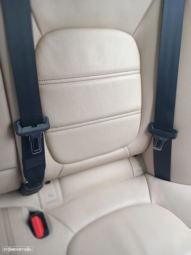 Jaguar XE 2.0 D R-Sport Aut. - 25