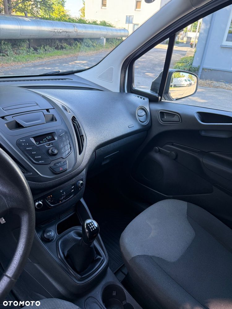 Ford Transit Courier - 11