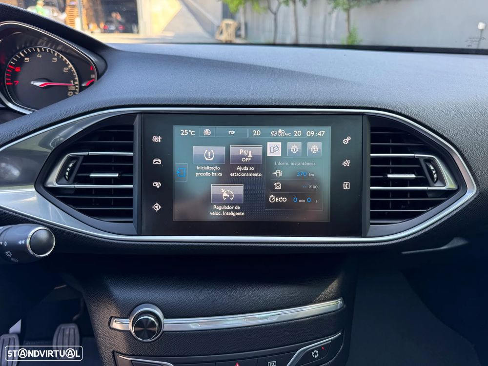 Peugeot 308 1.2 PureTech Allure Full LED - 25