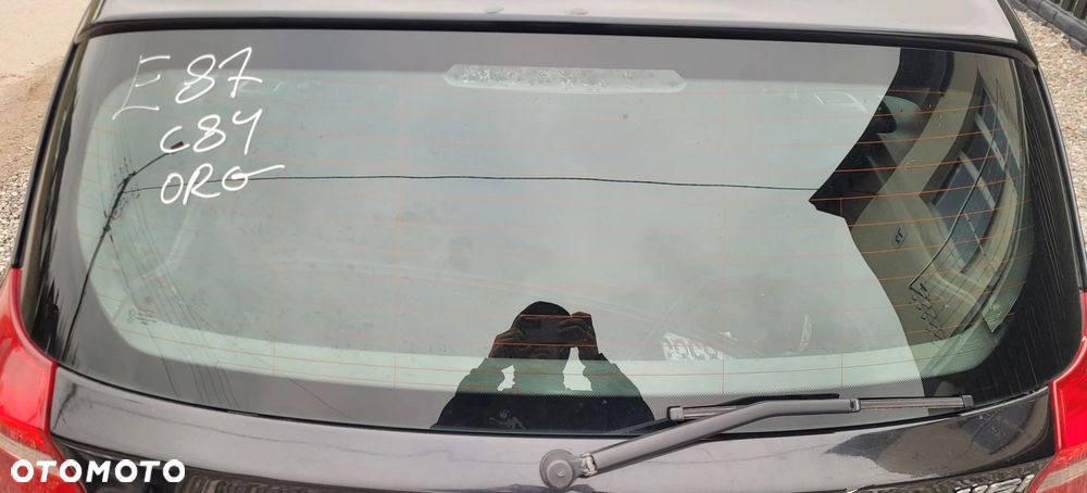 SZYBA TYŁ TYLNA BMW E81 E87 ORYGINALNA C84 - 1
