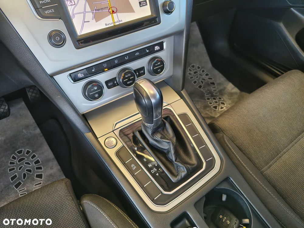 Volkswagen Passat 2.0 TDI SCR DSG Comfortline - 19
