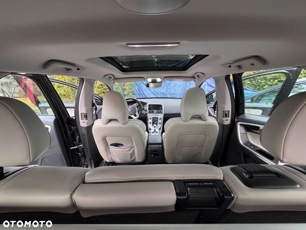 Volvo XC 60 D4 Drive-E Ocean Race - 16