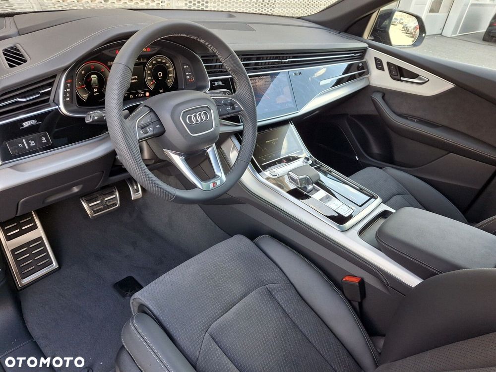 Audi Q8 - 11