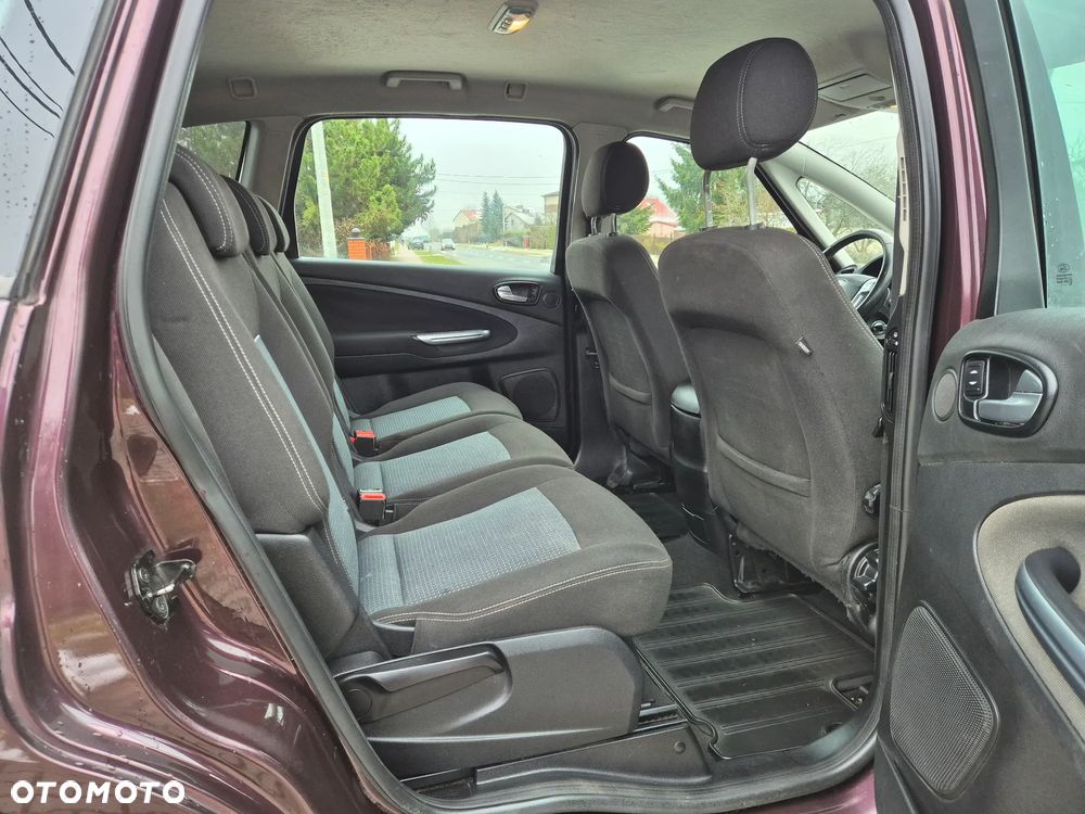 Ford S-Max - 11