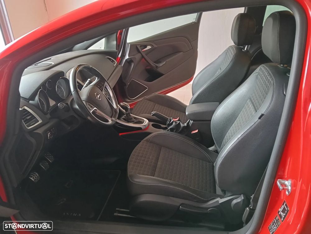 Opel Astra GTC - 12