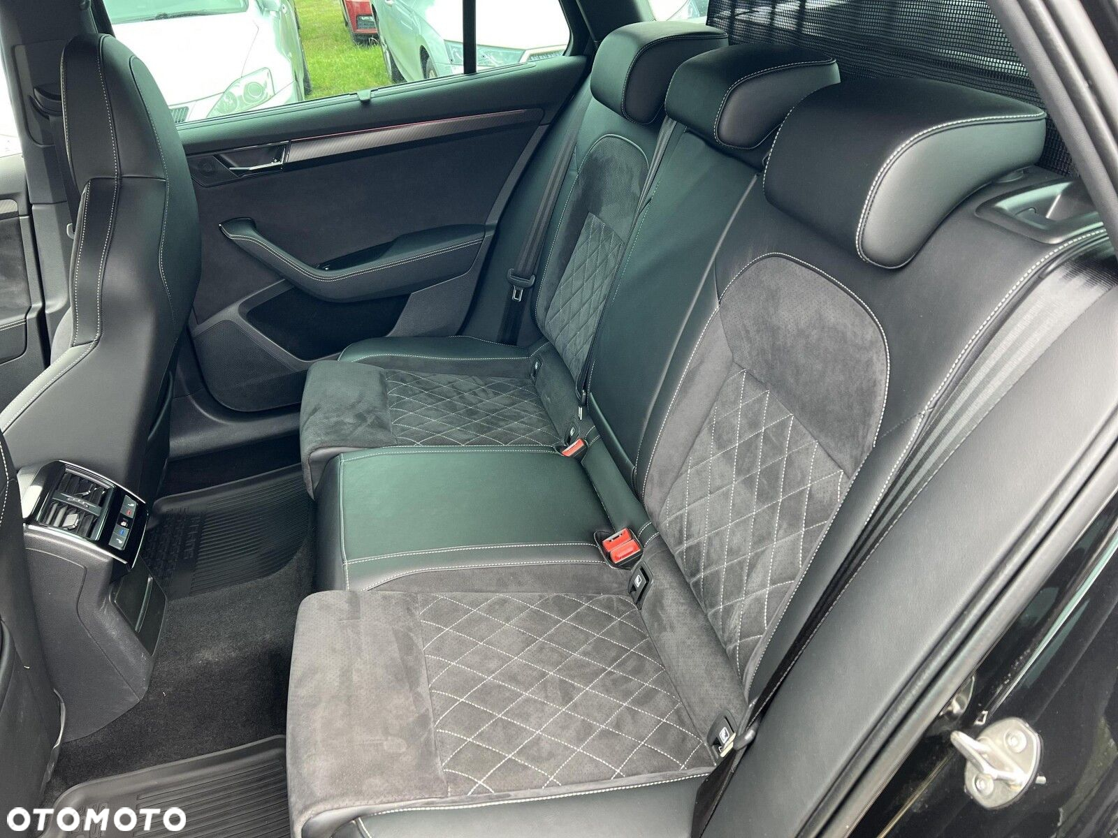 Skoda Superb 2.0 TDI SCR 4x4 Sportline DSG - 14