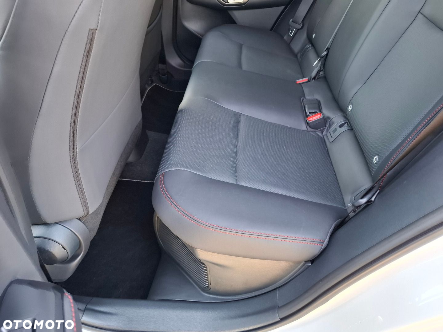 Lexus LBX 1.5 Hybrid Emotion - 18